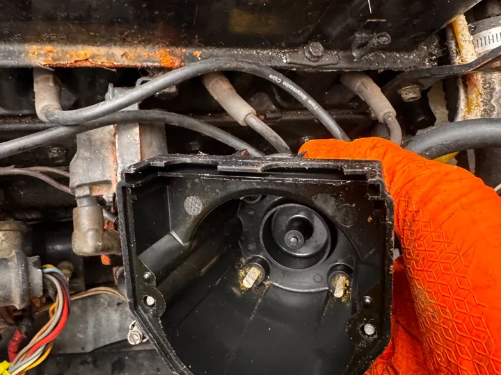 Distributor cap service